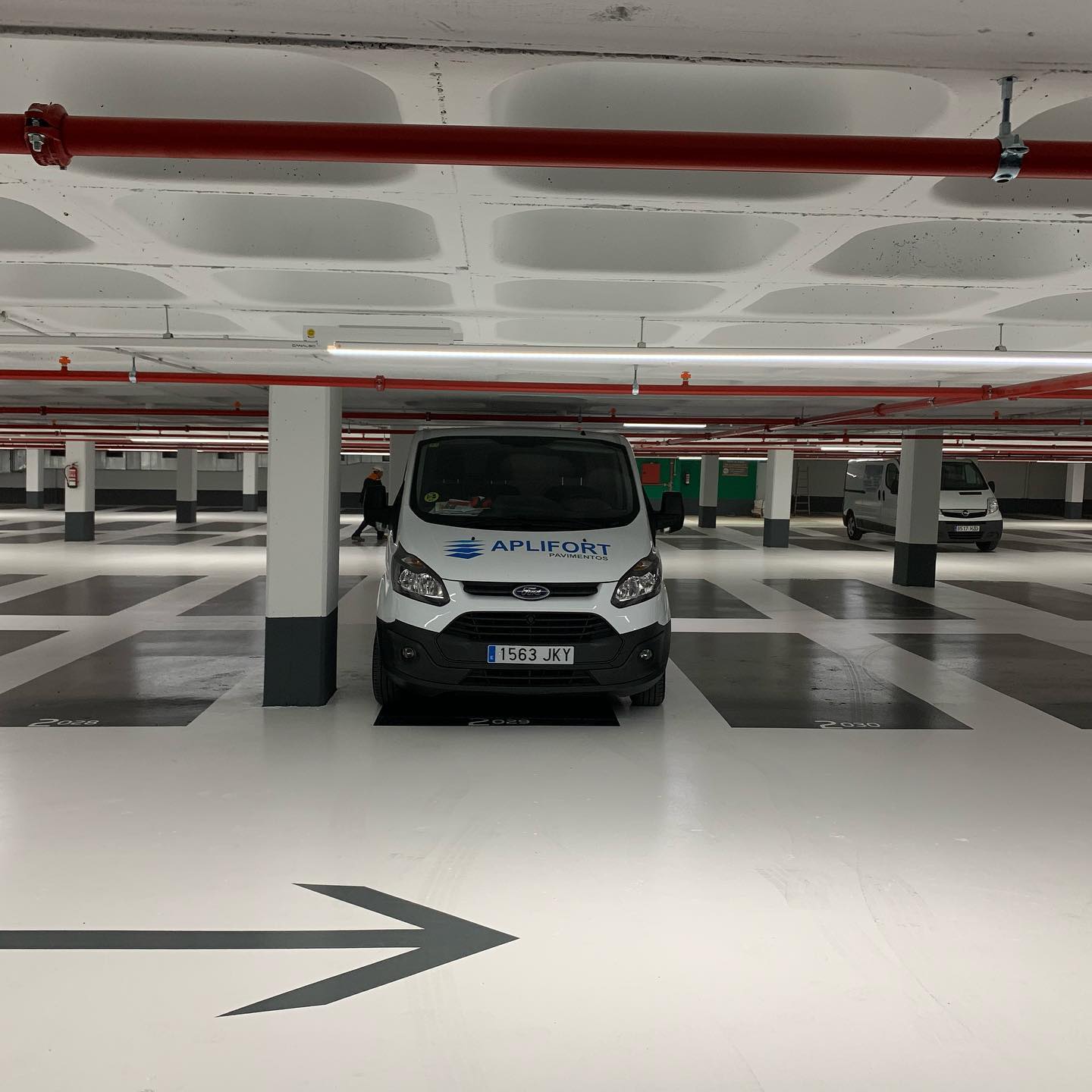 Pàrquing de paviment fet per Aplifort Pàrquing de paviment fet per Aplifort