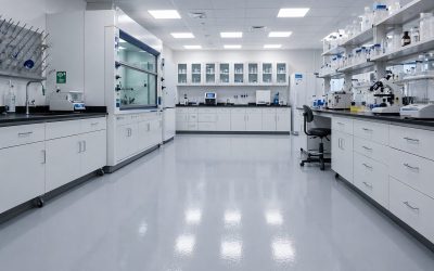 Suelo para laboratorios: cómo elegir el pavimento adecuado y qué solución es la mejor